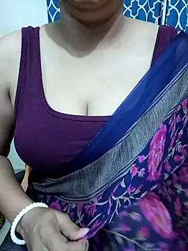 Snapshot of Priya_Boudi chatting on 09/25/25, 06:44 Priya Boudi online show from 09/25/25, 06:44