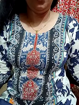 Snapshot of Priya_Boudi chatting on 10/13/25, 06:41 Priya Boudi online show from 10/13/25, 06:41