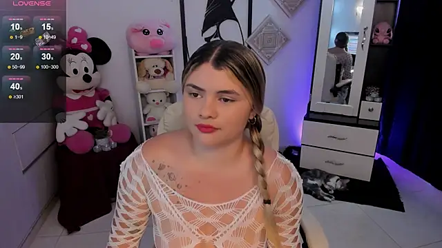 Snapshot of chloejones__ chatting on 02/06/25, 10:21 chloejones online show from 02/06/25, 10:21