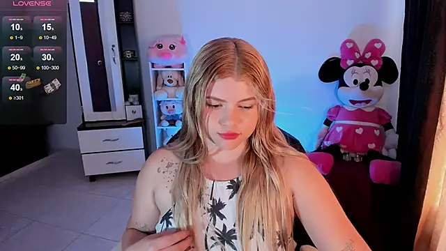 Snapshot of chloejones__ chatting on 02/25/25, 06:53 chloejones online show from 02/25/25, 06:53