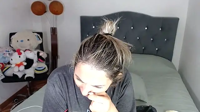 Chantal hott online show from 02/10/26, 04:33