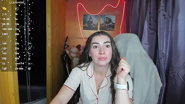 Fiery Brunette  online show from 02/26/25, 11:30