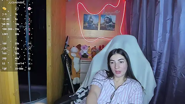 Fiery Brunette  online show from 02/28/25, 04:43