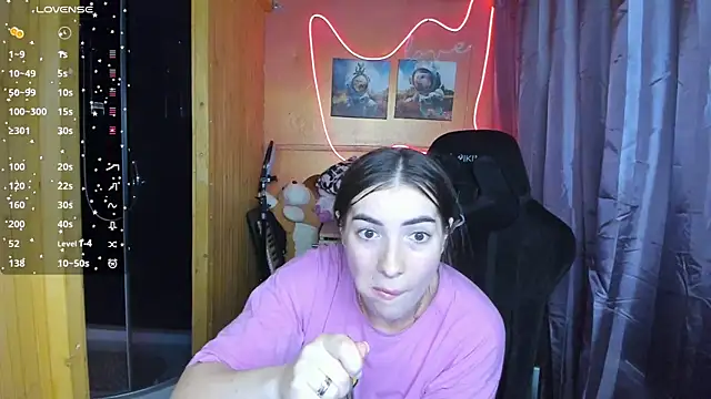 Fiery Brunette  online show from 03/06/25, 09:25