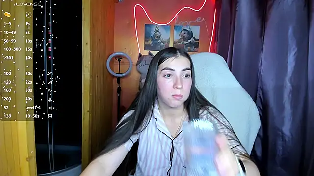 Fiery Brunette  online show from 09/15/25, 10:59