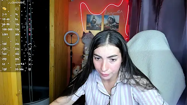 Fiery Brunette  online show from 09/16/25, 08:04