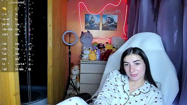 Fiery Brunette  online show from 09/19/25, 06:48