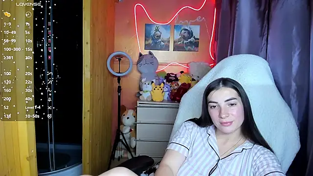 Fiery Brunette  online show from 09/23/25, 03:15