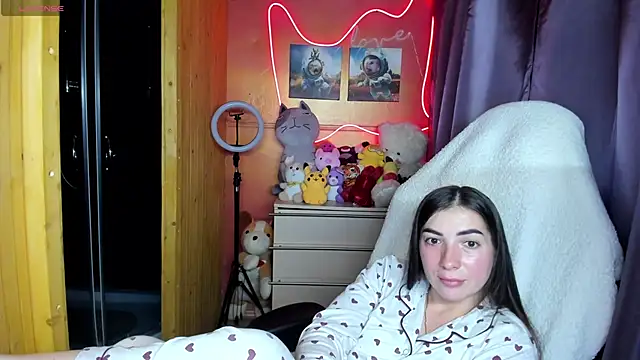 Fiery Brunette  online show from 09/24/25, 10:18