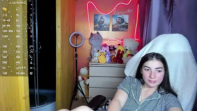 Fiery Brunette  online show from 10/14/25, 08:37