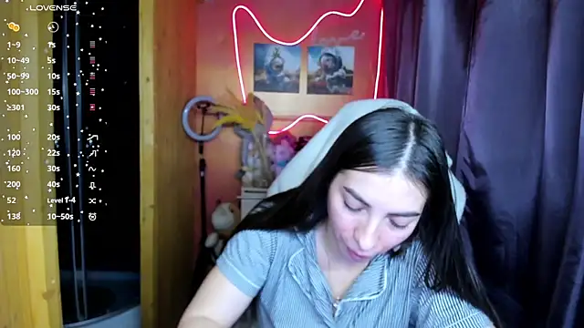 Fiery Brunette  online show from 11/17/25, 09:48