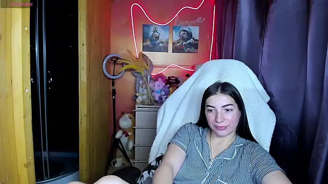 Fiery Brunette  online show from 11/28/25, 03:14