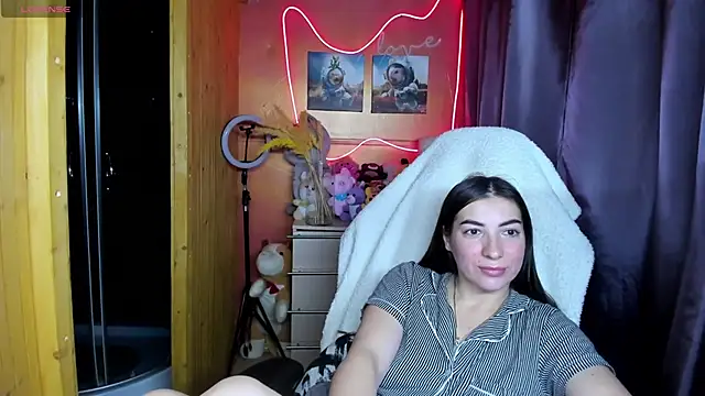 Fiery Brunette  online show from 11/29/25, 06:05