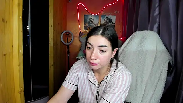 Fiery Brunette  online show from 03/15/26, 03:56