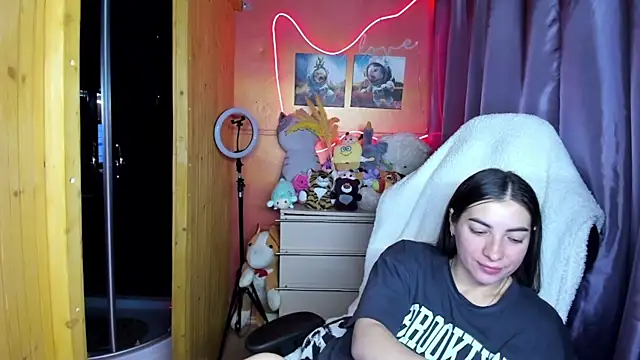 Fiery Brunette  online show from 03/18/26, 05:16