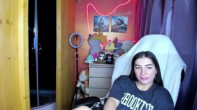 Fiery Brunette  online show from 03/19/26, 05:28