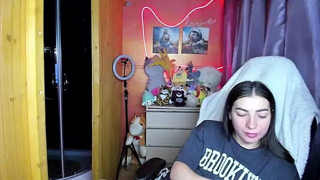 Fiery Brunette  online show from 03/27/26, 04:40