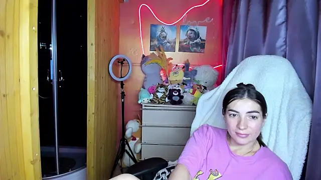 Fiery Brunette  online show from 04/08/26, 11:10