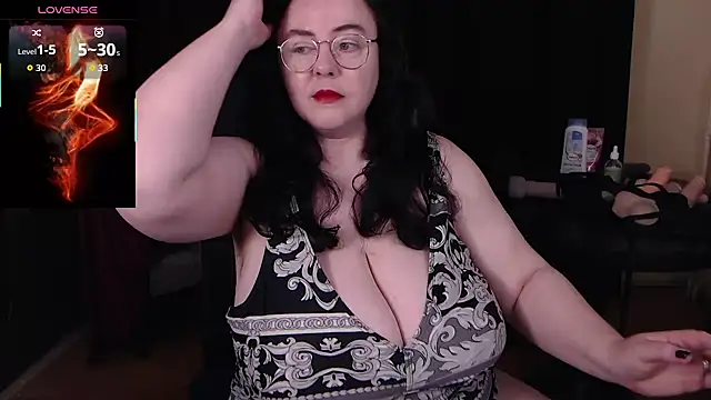 Snapshot of poshmistress chatting on 06/14/26, 08:33 poshmistress online show from 06/14/26, 08:33