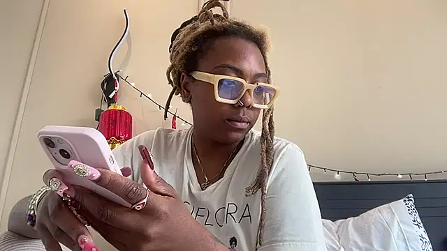 ChocolateCakeQueen online show from 02/22/25, 08:31