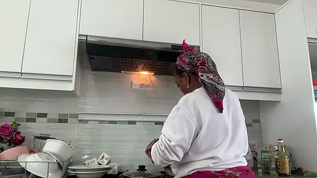 ChocolateCakeQueen online show from 10/14/25, 05:58