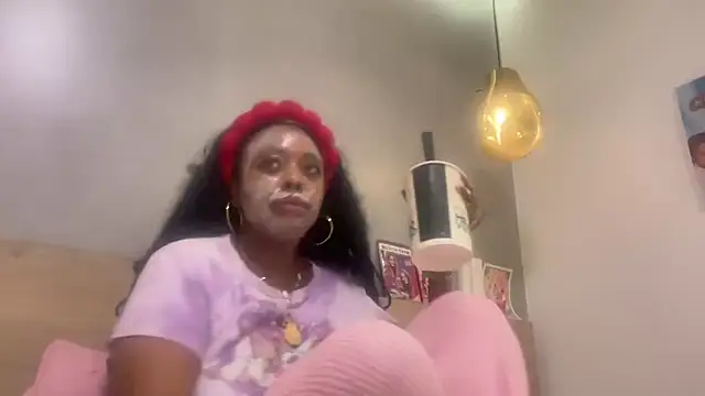 Snapshot of ChocolateCakeQueen chatting on 04/25/26, 02:25 ChocolateCakeQueen online show from 04/25/26, 02:25