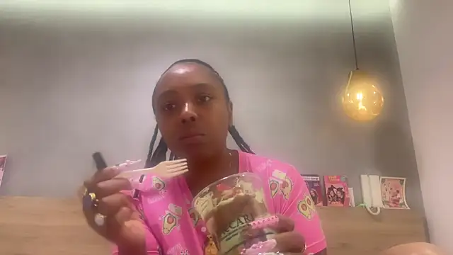 Snapshot of ChocolateCakeQueen chatting on 05/15/26, 12:28 ChocolateCakeQueen online show from 05/15/26, 12:28