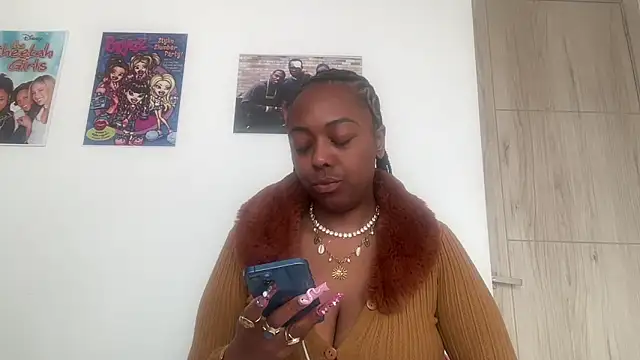 Snapshot of ChocolateCakeQueen chatting on 05/17/26, 02:13 ChocolateCakeQueen online show from 05/17/26, 02:13