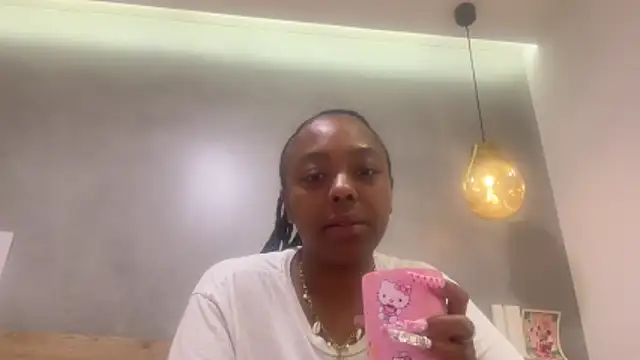 Snapshot of ChocolateCakeQueen chatting on 05/18/26, 02:40 ChocolateCakeQueen online show from 05/18/26, 02:40