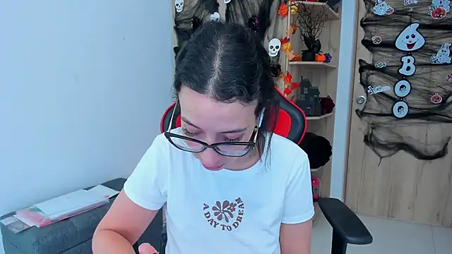  amanda seyfried19 online show from 10/24/25, 04:58