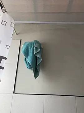 hannahb-e online show from 03/18/25, 02:04