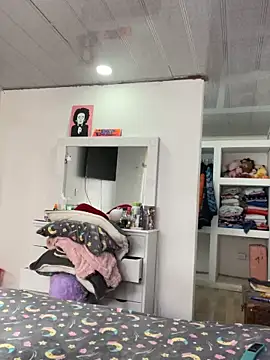 hannahb-e online show from 09/22/25, 05:26