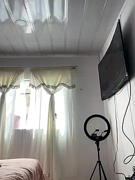 hannahb-e online show from 10/21/25, 03:35