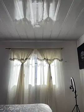 hannahb-e online show from 11/21/25, 02:16