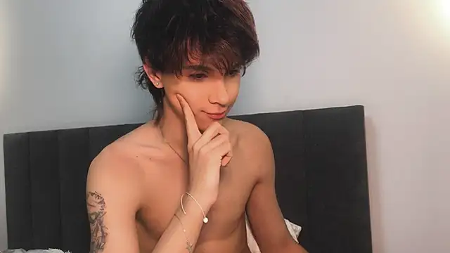 Snapshot of k0sta_ chatting on 02/10/25, 05:03 k0sta online show from 02/10/25, 05:03