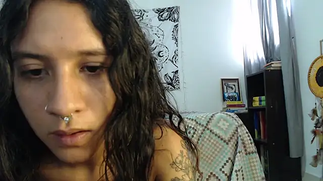 Snapshot of AlinaWoolf_ chatting on 12/10/24, 04:49 AlinaWoolf  online show from 12/10/24, 04:49