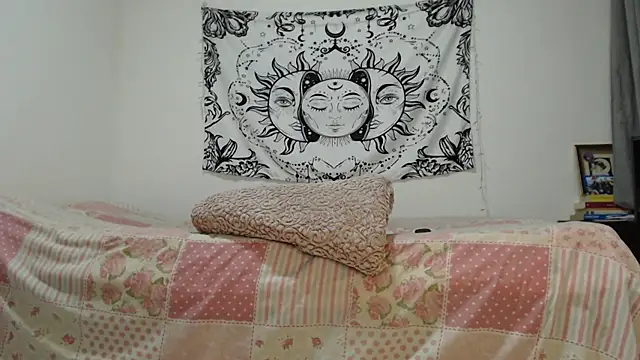 Snapshot of AlinaWoolf_ chatting on 01/29/25, 05:19 AlinaWoolf  online show from 01/29/25, 05:19