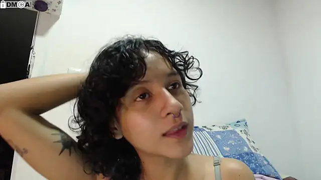 Snapshot of AlinaWoolf_ chatting on 09/19/25, 03:19 AlinaWoolf  online show from 09/19/25, 03:19