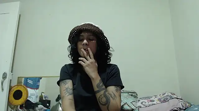 AlinaWoolf  online show from 05/18/26, 02:07