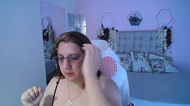 Snapshot of katie_joness_ chatting on 01/12/25, 03:46 katie joness  online show from 01/12/25, 03:46
