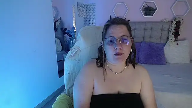Snapshot of katie_joness_ chatting on 02/01/25, 12:26 katie joness  online show from 02/01/25, 12:26