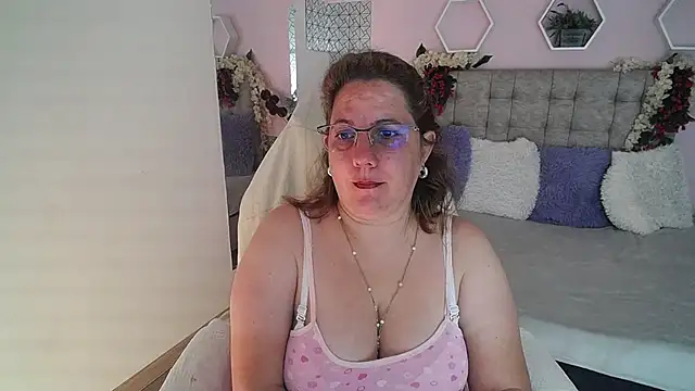 Snapshot of katie_joness_ chatting on 02/07/25, 12:39 katie joness  online show from 02/07/25, 12:39