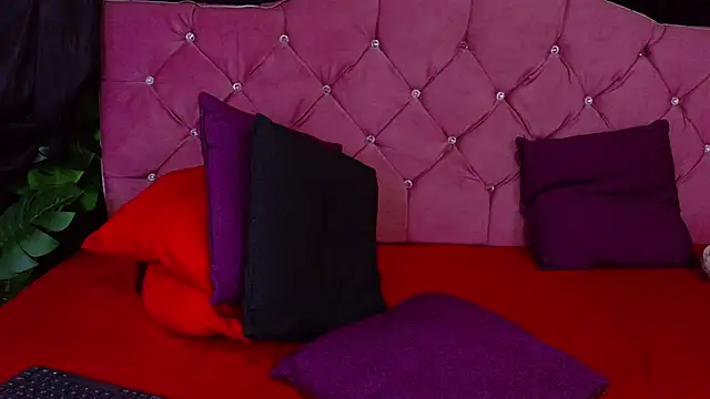 Snapshot of Cataleya_divine chatting on 07/17/26, 12:01 Cataleya divine online show from 07/17/26, 12:01