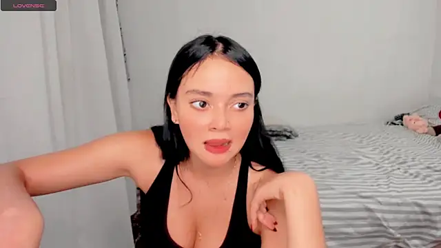 Snapshot of Sarah_angell chatting on 12/23/24, 04:50 Sarah angell online show from 12/23/24, 04:50