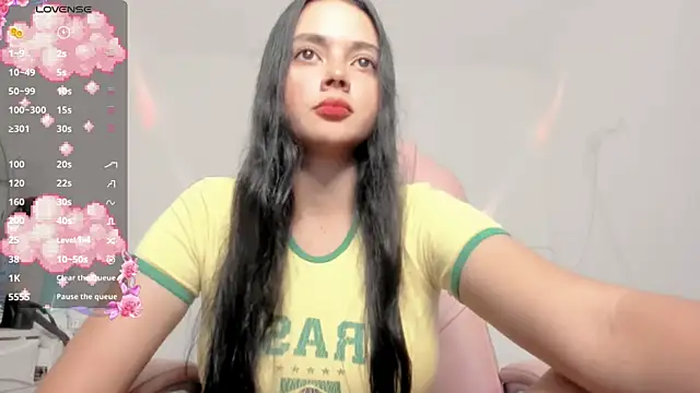 Snapshot of Sarah_angell chatting on 07/01/26, 12:56 Sarah angell online show from 07/01/26, 12:56