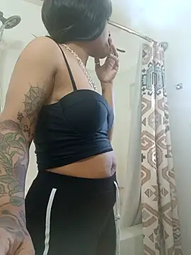 Snapshot of mariah2299 chatting on 10/17/25, 05:15 mariah2299 online show from 10/17/25, 05:15