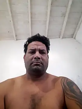 hecwil8 online show from 05/17/26, 02:24