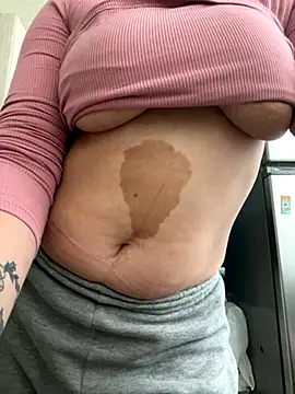 Angel  lika online show from 10/31/25, 06:47