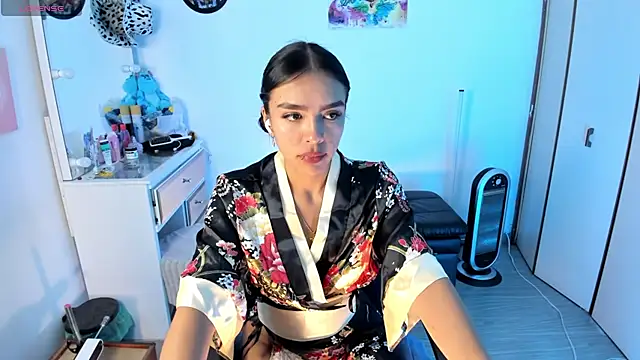 Snapshot of Michelle_se chatting on 09/11/25, 06:19 Michelle se online show from 09/11/25, 06:19