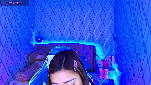 NicolleTaylor online show from 10/14/25, 04:02